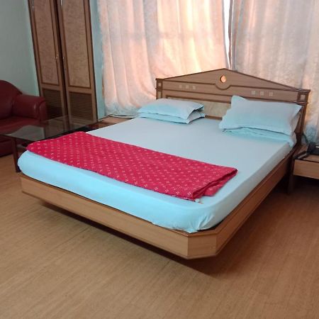Pooja International Nashik Hotell Exteriör bild
