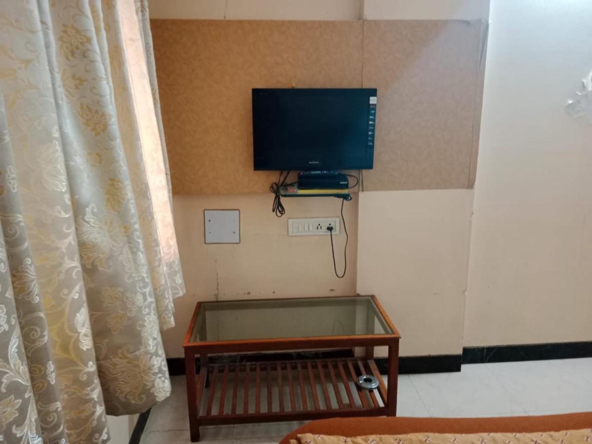 Pooja International Nashik Hotell Exteriör bild