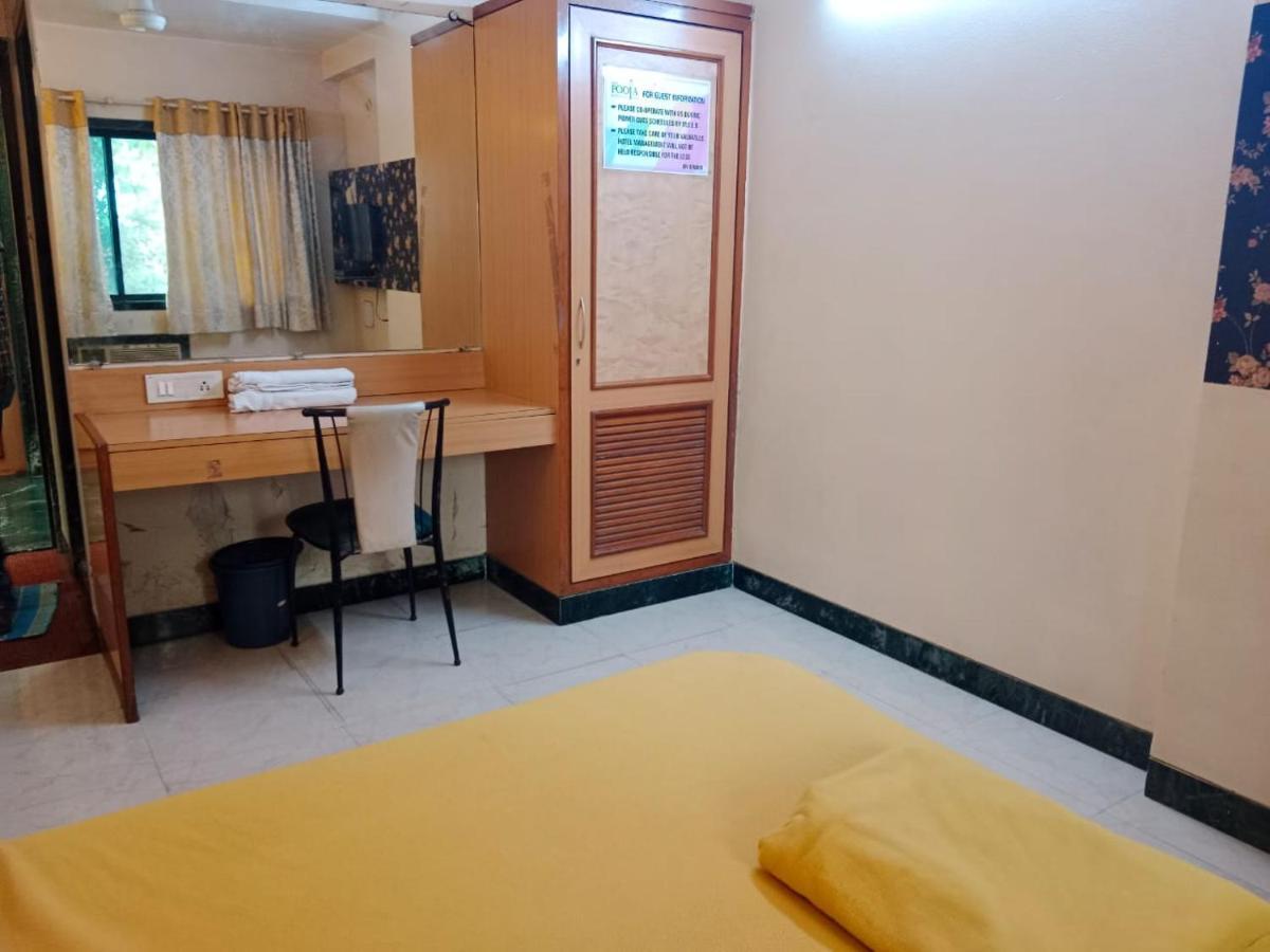 Pooja International Nashik Hotell Exteriör bild