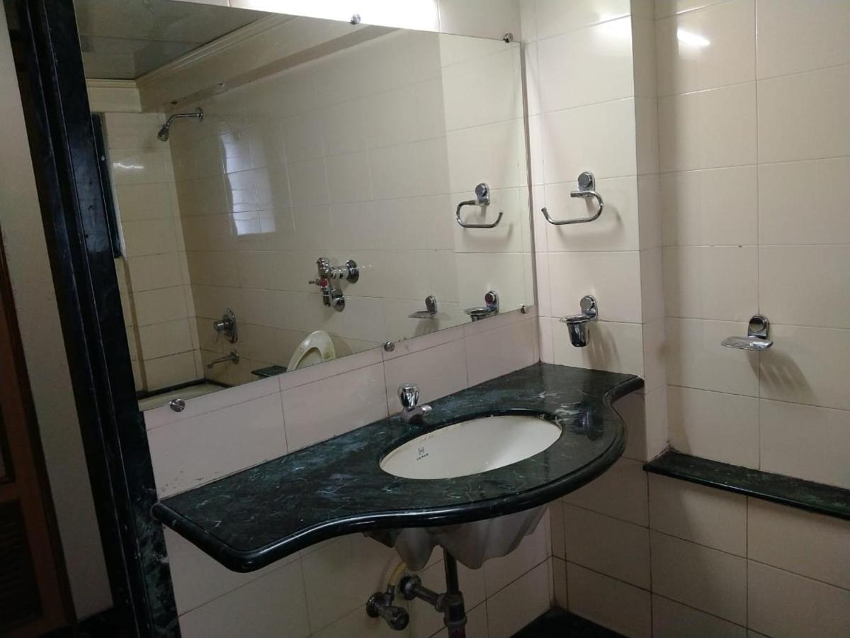 Pooja International Nashik Hotell Exteriör bild