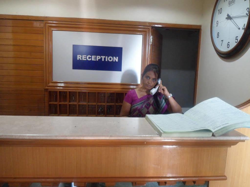 Pooja International Nashik Hotell Exteriör bild