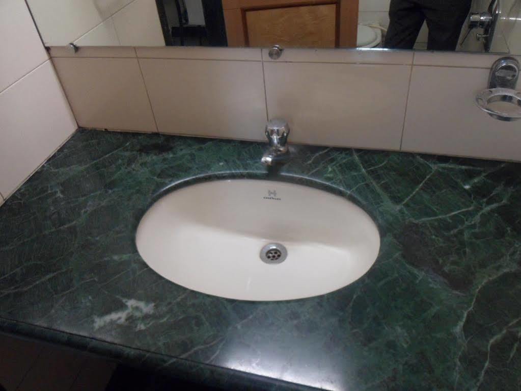 Pooja International Nashik Hotell Exteriör bild