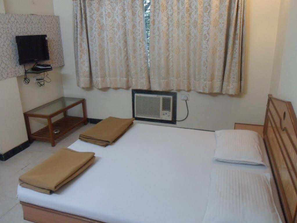 Pooja International Nashik Hotell Exteriör bild
