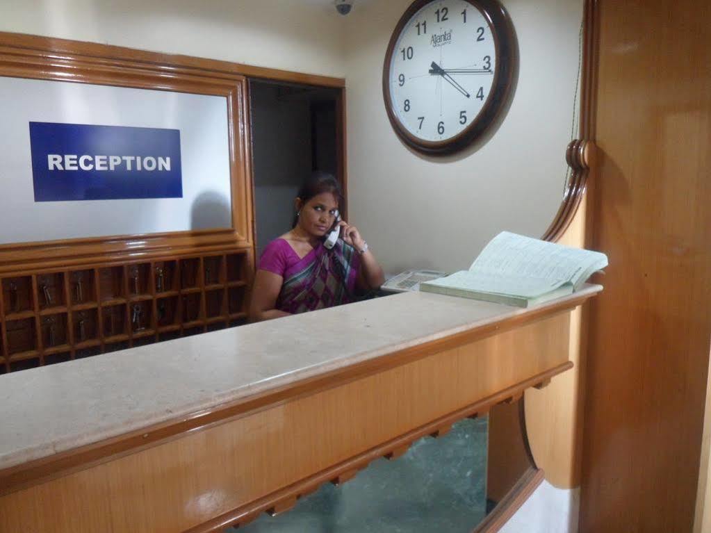 Pooja International Nashik Hotell Exteriör bild