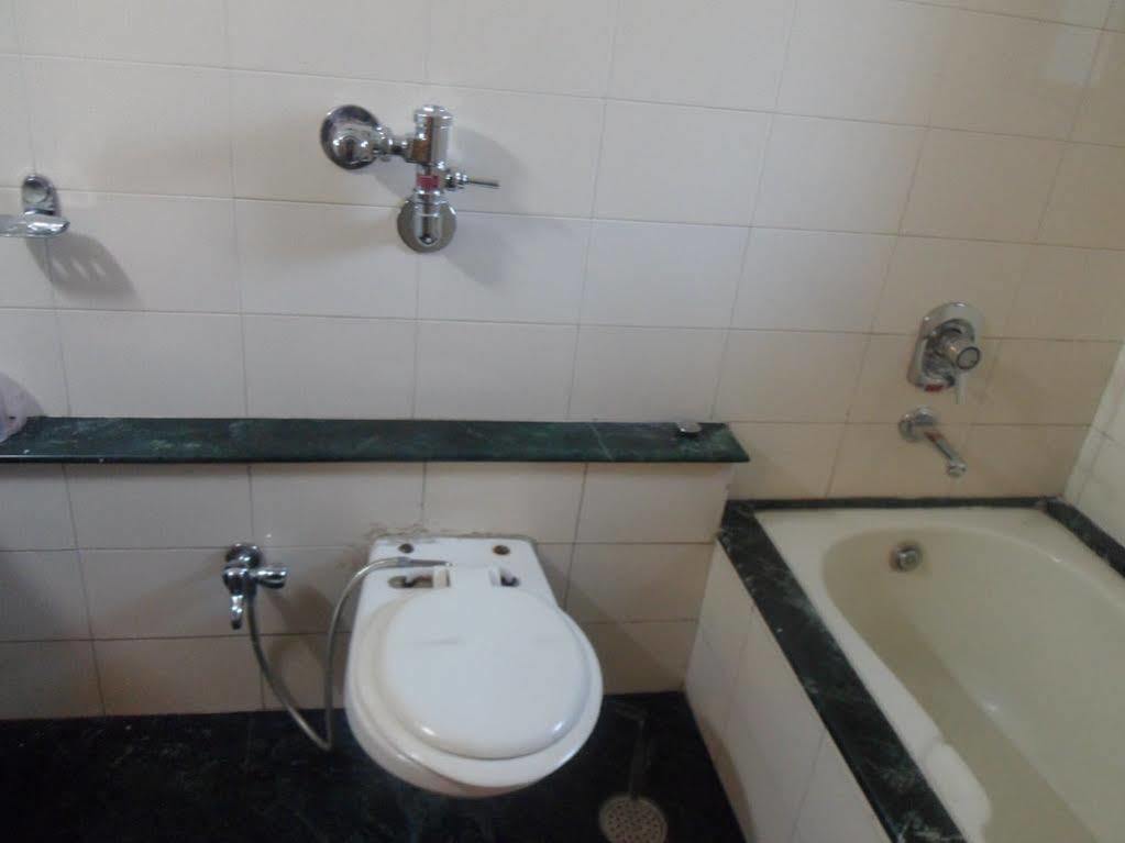 Pooja International Nashik Hotell Exteriör bild