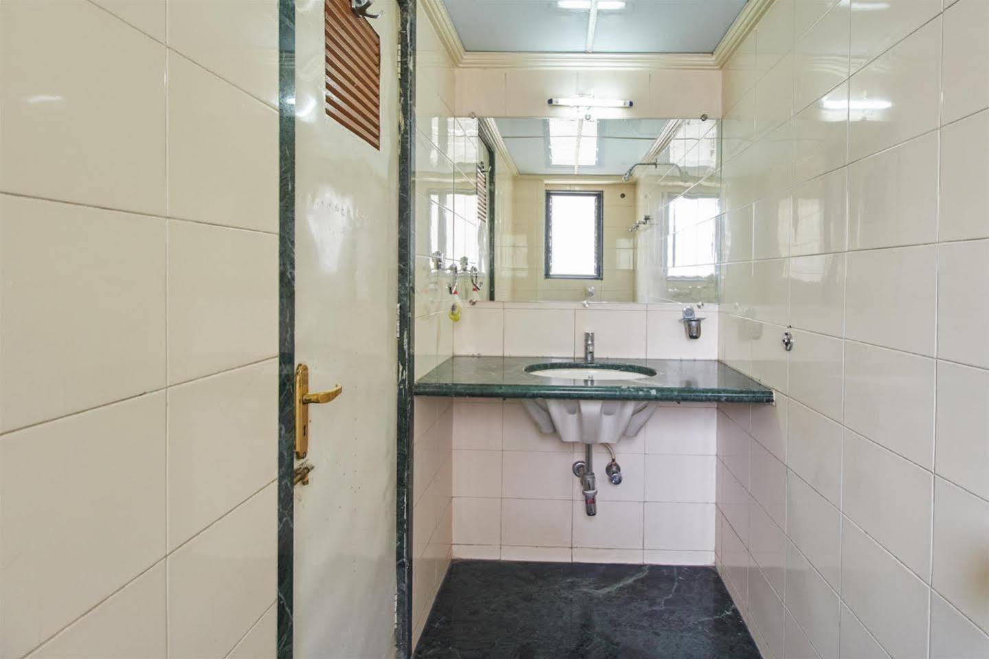 Pooja International Nashik Hotell Exteriör bild