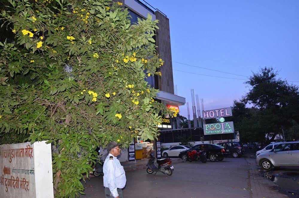 Pooja International Nashik Hotell Exteriör bild