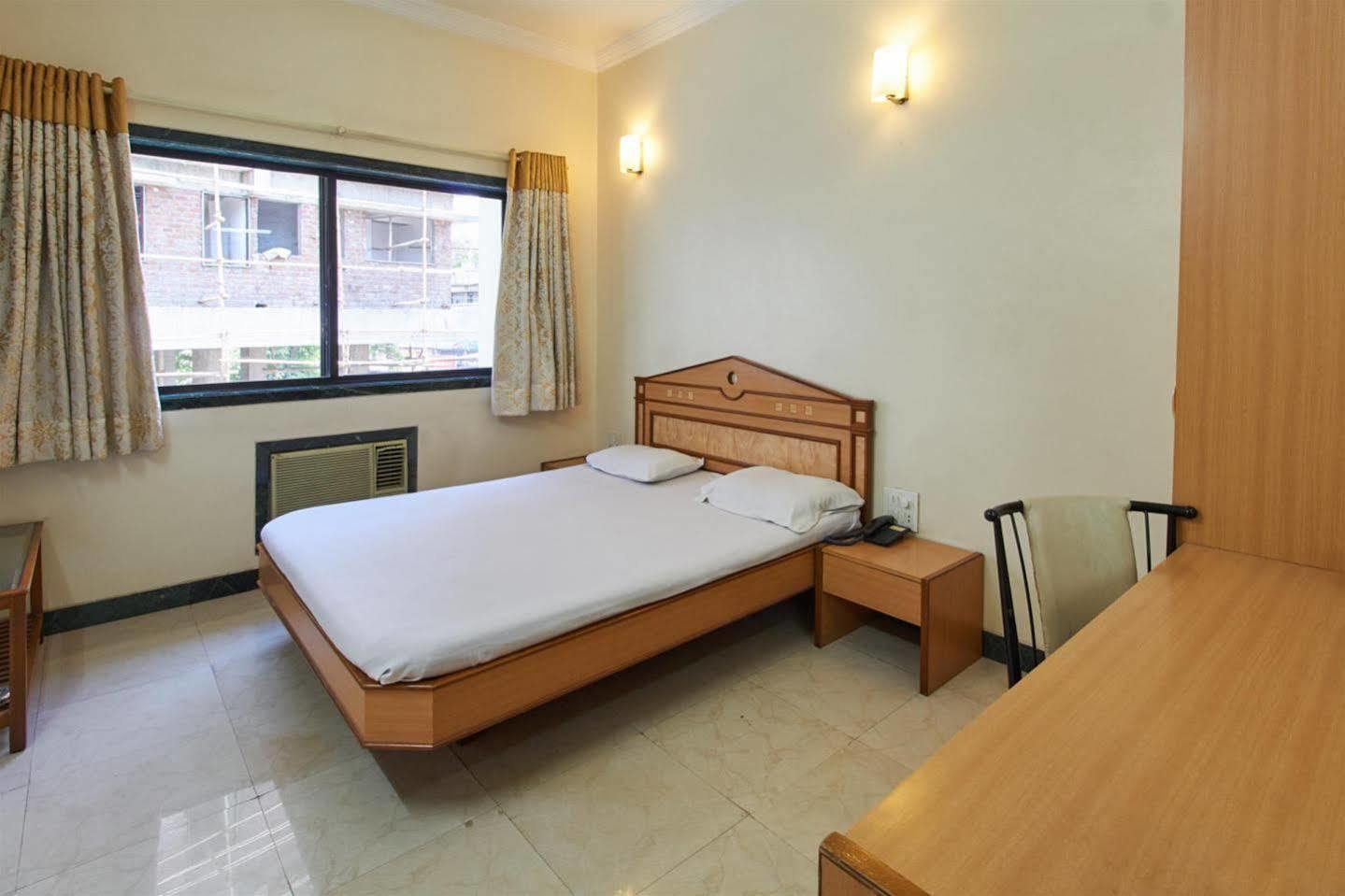 Pooja International Nashik Hotell Exteriör bild
