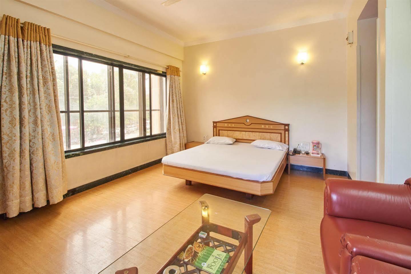 Pooja International Nashik Hotell Exteriör bild