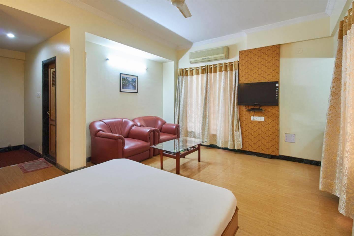 Pooja International Nashik Hotell Exteriör bild