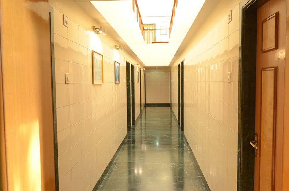 Pooja International Nashik Hotell Exteriör bild